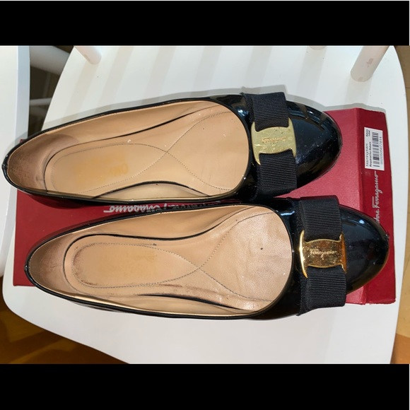 SALVATORE FERRAGAMO Varina Leather Flat in black - Picture 2 of 16